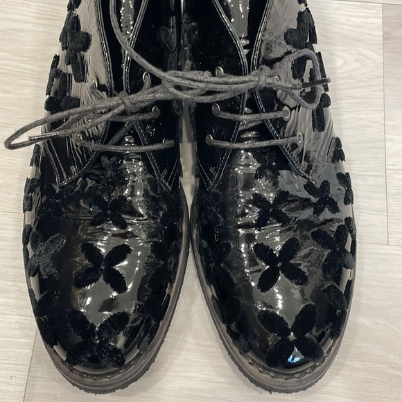 Alaia Patent Leather/Velvet Ankle Boots - Picture 3 of 16